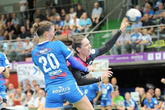 Monika Kobylinska (TusSies Metzingen 8) gegen Nele Reimer (Neckarsulmer Union 20) TusSies Metzingen, Handball, HBF, Bundesliga, Ligaspiel, 08.09.2018, Foto:TBaur Eibner Neckarsulmer Sportunion vs. TusSies Metzingen Neckarsulm Copyright: xEIBNER TobiasxBaurx EP_TBR