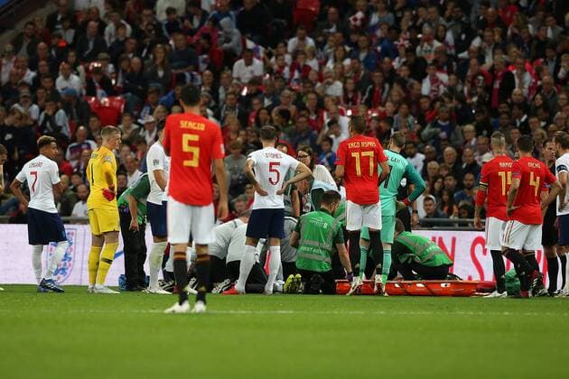 England v Spain UEFA Nations League Players from both sides show concern as Luke Shaw of England receives treatment for a nasty injury during the UEFA Nations League match at Wembley Stadium, London Content Not Available For UK Newspapers Copyright: xPaulxChestertonx FIL-12248-0019