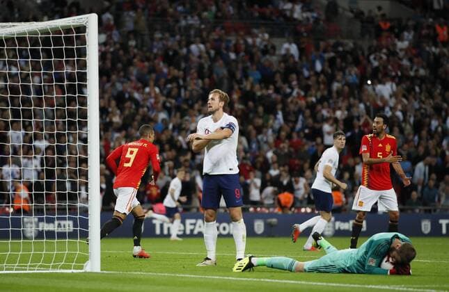 Harry Kane of England stands and looks at the skies as David De Gea of Spain collects the ball during the UEFA Nations League - League A - Group 4 match at Wembley Stadium, London. Picture date 8th September 2018. Picture credit should read: David Klein Sportimage EDITORIAL USE ONLY. No use with unauthorised audio, video, data, fixture lists, club league logos or live services. Online in-match use limited to 120 images, no video emulation. No use in betting, games or single club league player publications.