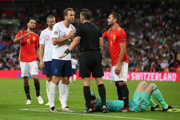 England v Spain UEFA Nations League Harry Kane of England appeals to Referee Danny Makkelie (NED) after (Additional Assistant Referee Kevin Blom (NED) or Additional Assistant Referee Lochem Kamphuis (NED)) appears to disallow England s 2nd goal for a foul on David De Gea of Spain during the UEFA Nations League match at Wembley Stadium, London Content Not Available For UK Newspapers Copyright: xPaulxChestertonx FIL-12248-0047