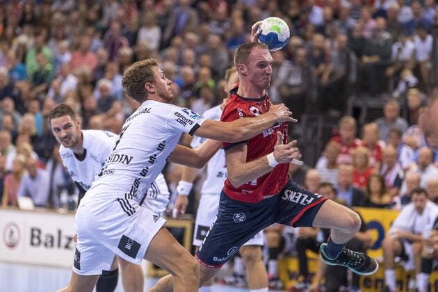 Holger Glandorf (SG Flensburg-Handewitt) gegen Magnus Landin Jacobsen (THW Kiel) am 08.09.2018 in Flensburg (Schleswig-Holstein) in der Flens-Arena. SG Flensburg-Handewitt gegen THW Kiel Flensburg Schleswig-Holstein Deutschland
