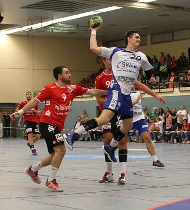 08.09.2018, Deutschland, Kornwestheim, Handball 3. Handball-Liga Süd SV Kornwestheim vs. TV Willstätt: v.l. Dane Markovic (TVW), Hendrik Schoeneck (SVK)