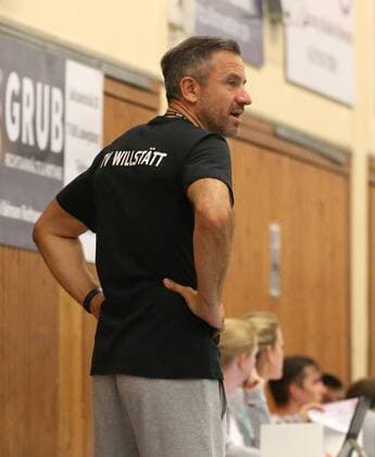 08.09.2018, Deutschland, Kornwestheim, Handball 3. Handball-Liga Süd SV Kornwestheim vs. TV Willstätt: TVW Trainer Marcus Simowski