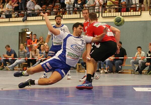 08.09.2018, Deutschland, Kornwestheim, Handball 3. Handball-Liga Süd SV Kornwestheim vs. TV Willstätt: v.l. Nico Hiller (SVK), Yannick Ludwig (TVW)