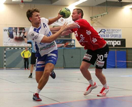 08.09.2018, Deutschland, Kornwestheim, Handball 3. Handball-Liga Süd SV Kornwestheim vs. TV Willstätt: v.l. Tim Scholz (SVK), Radoslaw Jankowski (TVW)