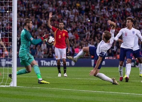 Football - 2018 2019 UEFA Nations League A - Group Four: England vs. Spain Harry Kane (England) with a desperate lunge to reach the ball infront of David de Gea (Spain) at Wembley Stadium. COLORSPORT DANIEL BEARHAM  csp_eng_spa_080918_