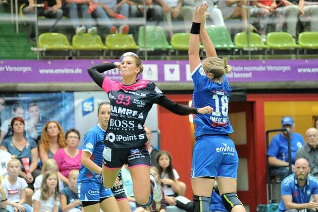 Julia Behnke (TusSies Metzingen 93) gegen Seline Ineichen (Neckarsulmer Union 18) TusSies Metzingen, Handball, HBF, Bundesliga, Ligaspiel, 08.09.2018, Foto:TBaur Eibner Neckarsulmer Sportunion vs. TusSies Metzingen Neckarsulm Copyright: xEIBNER TobiasxBaurx EP_TBR