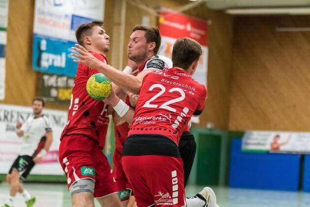 Jan Kussmann (SG H2Ku Herrenberg 25), Felix Trumpp (Neckarsulmer Union 08), Alexander Zuern (SG H2Ku Herrenberg 22), SG H2Ku Herrenberg vs. Neckarsulmer Sport-Union, Handball, BWOL, Maenner, 08.09.2018, SG H2Ku Herrenberg vs. Neckarsulmer Sport-Union, Handball, BWOL, Maenner, 08.09.2018 Herrenberg Copyright: xEIBNER WolfgangxFrankx EP_WFK