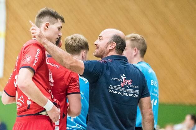 Jan Kussmann (SG H2Ku Herrenberg 25), bekommt anweisung von Alexander Job (SG H2Ku Herrenberg Trainer), SG H2Ku Herrenberg vs. Neckarsulmer Union, Handball, BWOL, Maenner, 08.09.2018, SG H2Ku Herrenberg vs. Neckarsulmer Sport-Union, Handball, BWOL, Maenner, 08.09.2018 Herrenberg Copyright: xEIBNER WolfgangxFrankx EP_WFK