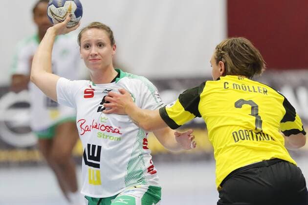 vl. Johanna Schindler (GOE) gegen Mueller (BVB) 180908-BVB vs FRISCH AUF GOEPPINGEN; Saison 2018 19; 1. Bundesliga, Spiel 1, Sporthalle Bleichstein, Herdecke BVB-Handballdamen-Bundesliga-Spiel 2018 19 Dortmund Copyright: xEIBNER Wolfgang_Stummbilligx EP_EER