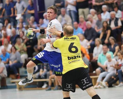 3. Handball-Liga Ost - Saison 2018-2019 - 08.09.2018 MSG Falken Groß-Bieberau Modau I vs ThSV Eisenach - - Groß-Bieberau v. l. Daniel Luther Eisenach, Michael Malik MSG Falken Aktion, Zweikampf -