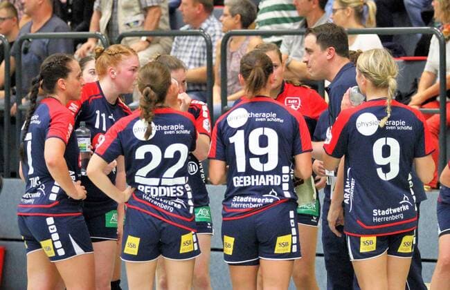 Auszeit bei dem Spiel von Herrenberg in Buchholz GER, HL Buchholz 08 Rosengarten - SG H2Ku Herrenberg, 2.Liga Frauen, Handball Buchholz Copyright: xEIBNER Cebulokx EP_EER