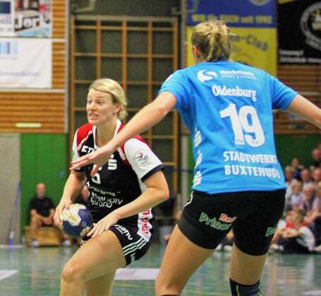 vl. Carolin Schmele (HSG Bensheim-Auerbach) und Jessica Oldenburg (Buxtehuder SV) GER, Buxtehuder SV - HSG Bensheim Auerbach, 1.Liga Frauen, Handball Buxtehude Copyright: xEIBNER Cebulokx EP_EER