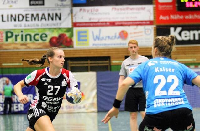 vl. Julia MMaidhof (HSG Bensheim-Auerbach) und Isabell kaier (Buxtehuder SV) GER, Buxtehuder SV - HSG Bensheim Auerbach, 1.Liga Frauen, Handball Buxtehude Copyright: xEIBNER Cebulokx EP_EER
