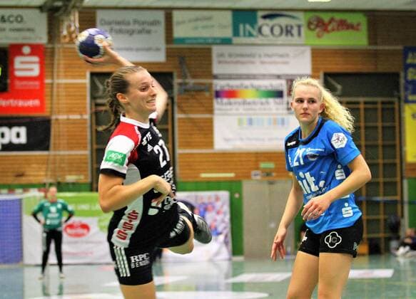 vl. Julia Maidhof (HSG Bensheim-Auerbach) und Annika Lott (Buxtehuder SV) GER, Buxtehuder SV - HSG Bensheim Auerbach, 1.Liga Frauen, Handball Buxtehude Copyright: xEIBNER Cebulokx EP_EER