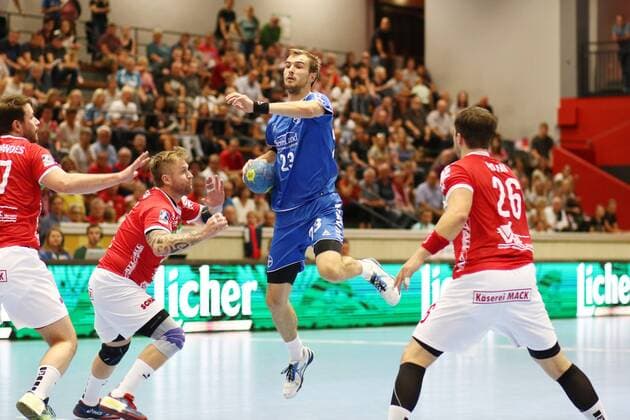 Torwurf von Benjamin Richter (Dormagen) TV Huettenberg vs TSV Bayer Dormagen --- Handball --- 2. Bundesliga --- 08.09.2018 TV Huettenberg vs TSV Bayer Dormagen --- Handball --- 2. Bundesliga --- 08.09.2018 Huettenberg Copyright: xEIBNER RenexWeissx EP_RWS
