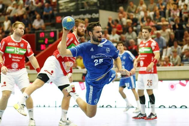Torwurf von Patrick Hueter (Dormagen) TV Huettenberg vs TSV Bayer Dormagen --- Handball --- 2. Bundesliga --- 08.09.2018 TV Huettenberg vs TSV Bayer Dormagen --- Handball --- 2. Bundesliga --- 08.09.2018 Huettenberg Copyright: xEIBNER RenexWeissx EP_RWS