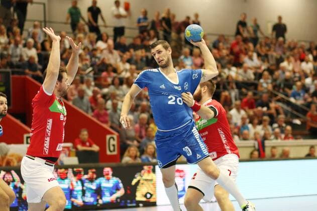 Torwurf von Nuno Rebelo (Dormagen) TV Huettenberg vs TSV Bayer Dormagen --- Handball --- 2. Bundesliga --- 08.09.2018 TV Huettenberg vs TSV Bayer Dormagen --- Handball --- 2. Bundesliga --- 08.09.2018 Huettenberg Copyright: xEIBNER RenexWeissx EP_RWS