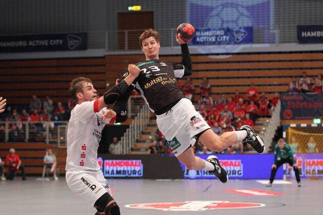Handball 2. Bundesliga 2018 2019 - Hamburg Handball vs. TuS Ferndorf Jan Forstbauer (Hamburg) im Zweikampf mit Thomas Rink (Ferndorf) . Sporthalle Alsterdorf Hamburg Foto: Frank Schoof