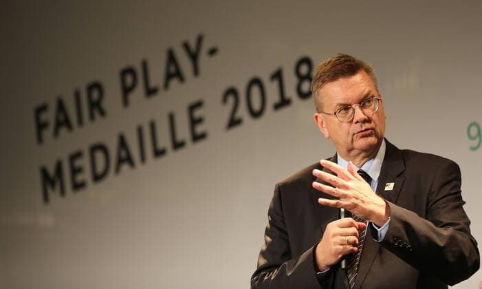 Sport Bilder des Tages 09.09.2018,xcex GER, Heidelberg Saison 2018 2019, DFB, Deutscher Fussbalbund Verleihung Fritz-Walter-Medaillen DFB-Präsident Reinhard Dieter Grindel