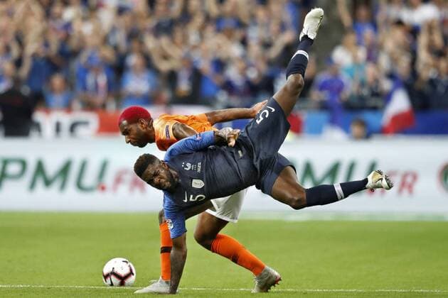 Fußball, Nations League, Frankreich - Niederlande SAINT DENIS, 09-09-2018, Stadium Stade France , football, season 2018 2019, Nations Cup. Netherlands player Ryan Babel (L) and France player Samuel Umtiti (R) during the game France - Netherlands . France - Netherlands  x2457198x