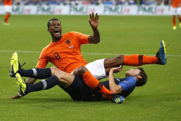 Fußball, Nations League, Frankreich - Niederlande SAINT DENIS, 09-09-2018, Stadium Stade France , football, season 2018 2019, Nations League , Netherlands player Georginio Wijnaldum , France player Benjamin Pavard during the game France - Netherlands France - Netherlands  x2457203x