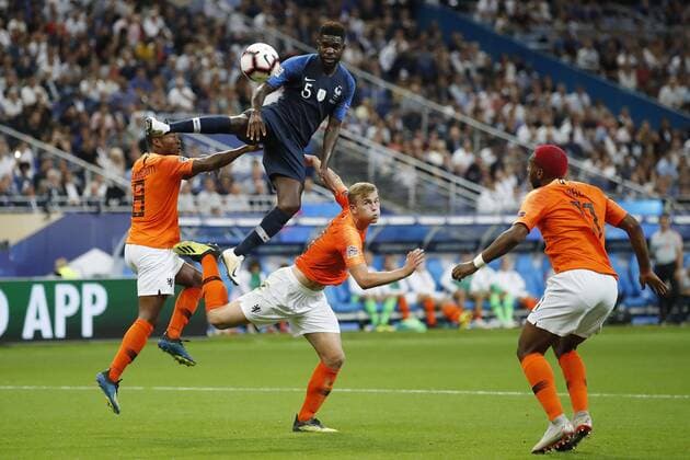 Fußball, Nations League, Frankreich - Niederlande (l-r) Georginio Wijnaldum of Holland, Samuel Umtiti of France, Matthijs de Ligt of Holland, Ryan Babel of Holland during the UEFA Nations League A group 1 qualifying match between France and The Netherlands on September 09, 2018 at Stade de France in Saint Denis, France UEFA Nations League A group 1 2018 2019 xVIxVIxImagesx xMauricexvanxSteenxIVx 12065998