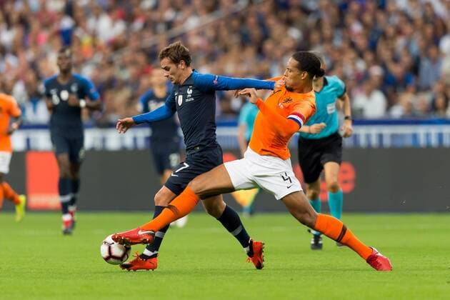 Fußball, Nations League, Frankreich - Niederlande Paris, Frankreich 09.09.2018, UEFA Nations League, Frankreich - Niederlande, Antoine Griezmann (FRA) und Virgil van Dijk (NLD) im Zweikampf ( DeFodi053