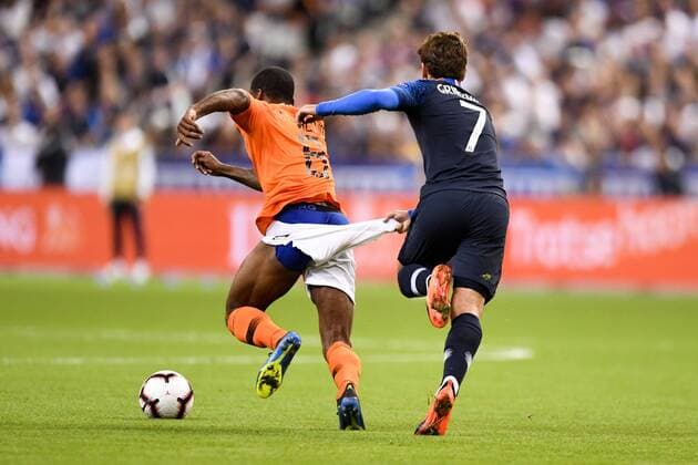 Fußball, Nations League, Frankreich - Niederlande 07 ANTOINE GRIEZMANN (FRA) - 08 GEORGINIO WIJNALDUM (NET) - FAUTE - SHORT FOOTBALL : France vs Pays Bas - Ligue des Nations - 09 09 2018 AnthonyBIBARD FEP Panoramic 