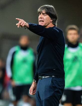 Sport Bilder des Tages 09.09.2018, xfux, Fussball Testspiel, Deutschland - Peru emspor, v.l. Trainer Joachim JOGI Loew (Deutsche Fussball Nationalmannschaft DFB) gibt Anweisungen, gestikuliert, mit den Armen gestikulieren gives instructions, gesticulate, gesticolando. (DFL DFB REGULATIONS PROHIBIT ANY USE OF PHOTOGRAPHS as IMAGE SEQUENCES and or QUASI-VIDEO) Sinsheim