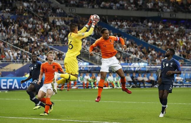 Fußball, Nations League, Frankreich - Niederlande (l-r) Benjamin Mendy of France, Matthijs de Ligt of Holland, France goalkeeper Alphonse Areola, Virgil van Dijk of Holland, Samuel Umtiti of France during the UEFA Nations League A group 1 qualifying match between France and The Netherlands on September 09, 2018 at Stade de France in Saint Denis, France UEFA Nations League A group 1 2018 2019 xVIxVIxImagesx xMauricexvanxSteenxIVx 12066385