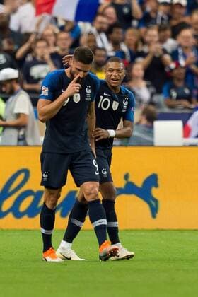 Fußball, Nations League, Frankreich - Niederlande Paris, Frankreich 09.09.2018, UEFA Nations League, Frankreich - Niederlande, Tor zum 2:1, Torschuetze Olivier Giroud (FRA) wird bejubelt von Kylian Mbappe (FRA) ( DeFodi053
