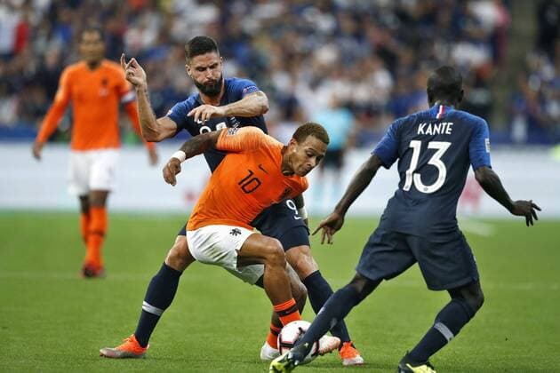 SAINT DENIS, 09-09-2018, Stadium Stade France , football, season 2018 2019, Nations Cup. Netherlands player Memphis Depay (L) and France player Olivier Giroud (L) and France player Ngolo Kante (R) during the game France - Netherlands (2-1). France - Netherlands  x2457841x