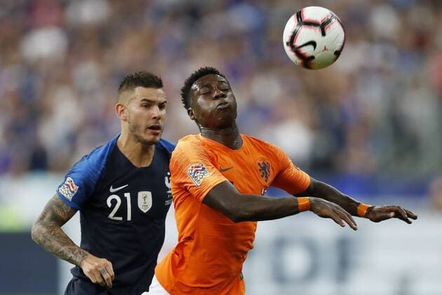 (L-R) Lucas Hernandez of France, Quincy Promes of Holland during the UEFA Nations League A group 1 qualifying match between France and The Netherlands on September 09, 2018 at Stade de France in Saint Denis, France UEFA Nations League A group 1 2018 2019 xVIxVIxImagesx xMauricexvanxSteenxIVx 12067494