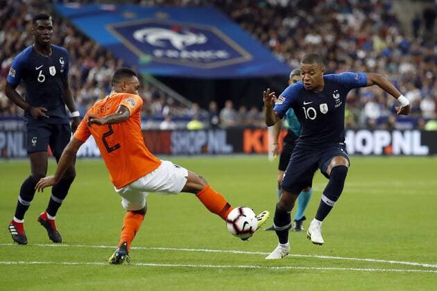 (L-R) Paul Pogba of France, Kenny Tete of Holland, Kylian Mbappe of France during the UEFA Nations League A group 1 qualifying match between France and The Netherlands on September 09, 2018 at Stade de France in Saint Denis, France UEFA Nations League A group 1 2018 2019 xVIxVIxImagesx xMauricexvanxSteenxIVx 12067647