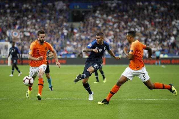 (L-R) Davy Propper of Holland, Lucas Hernandez of France, Kenny Tete of Holland during the UEFA Nations League A group 1 qualifying match between France and The Netherlands on September 09, 2018 at Stade de France in Saint Denis, France UEFA Nations League A group 1 2018 2019 xVIxVIxImagesx xMauricexvanxSteenxIVx 12068522