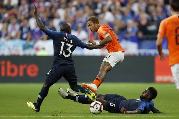 (L-R) Ngolo Kante of France, Memphis Depay of Holland, Samuel Umtiti of France during the UEFA Nations League A group 1 qualifying match between France and The Netherlands on September 09, 2018 at Stade de France in Saint Denis, France UEFA Nations League A group 1 2018 2019 xVIxVIxImagesx xMauricexvanxSteenxIVx 12068527