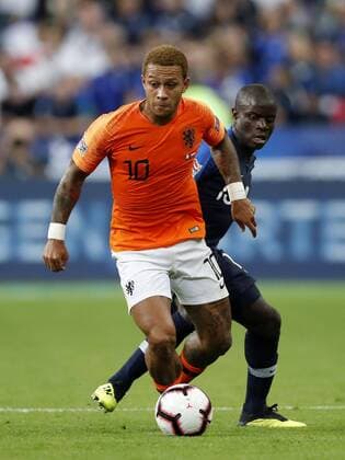 (L-R) Memphis Depay of Holland, Ngolo Kante of France during the UEFA Nations League A group 1 qualifying match between France and The Netherlands on September 09, 2018 at Stade de France in Saint Denis, France UEFA Nations League A group 1 2018 2019 xVIxVIxImagesx xMauricexvanxSteenxIVx 12068538