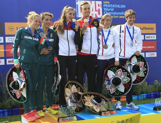 (L-R) Hungarian Michelle Gulyas and Gergo Bruckmann, third place; Germans Rebecca Langrehr and Fabian Liebig, first place, and the French Emma Riff and Alexandre Henrard, second place, pose on the podium after the mixed relay pistol shooting and cross country running event in the framework of the Modern pentathlon moderner Fünfkampf World Championship WM Weltmeisterschaft in Mexico City, Mexico, 09 September 2018. Modern Pentathlon World Championship !ACHTUNG: NUR REDAKTIONELLE NUTZUNG!  Copyright: xMARIOxGUZMANx MEX01 20180910-636721483134645551