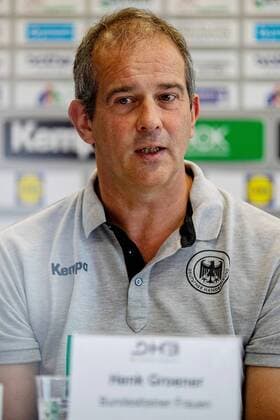 Henk Groener (Bundestrainer Frauen) waehrend der Pressekonferenz zum Handball Laenderspiel der Frauen zwischen Deutschland und Russland in der Radisson Blue Hotel am 10. September 2018 in Bauhausstadt Dessau, Sachsen Anhalt (Saxony Anhalt), Deutschland (Germany) (Eibner Hartmut Boesener) HB-LS-F PK Deutschland - Russland Copyright: xEIBNER HartmutxBoesenerx EP_HBR