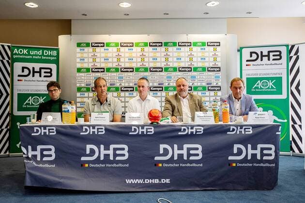 Dr. Robert Reck (Stadt Dessau), Henk Groener (Bundestrainer Frauen), Oliver Kalle (Leiter Kommunikation), Andreas Michelmann (Praesendet Deutscher Handballbund), Ralph Hirsch (Anhalt e.V.) waehrend der Pressekonferenz zum Handball Laenderspiel der Frauen zwischen Deutschland und Russland in der Radisson Blue Hotel am 10. September 2018 in Bauhausstadt Dessau, Sachsen Anhalt (Saxony Anhalt), Deutschland (Germany) (Eibner Hartmut Boesener) HB-LS-F PK Deutschland - Russland Copyright: xEIBNER HartmutxBoesenerx EP_HBR
