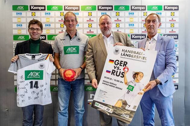 Sport Bilder des Tages Dr. Robert Reck (Stadt Dessau), Henk Groener (Bundestrainer Frauen), Andreas Michelmann (Praesendet Deutscher Handballbund), Ralph Hirsch (Anhalt e.V.) waehrend der Pressekonferenz zum Handball Laenderspiel der Frauen zwischen Deutschland und Russland in der Radisson Blue Hotel am 10. September 2018 in Bauhausstadt Dessau, Sachsen Anhalt (Saxony Anhalt), Deutschland (Germany) (Eibner Hartmut Boesener) HB-LS-F PK Deutschland - Russland Copyright: xEIBNER HartmutxBoesenerx EP_HBR