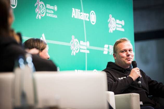 GER, Saisoneröffnung Allianz Frauen-Bundesliga 10.09.2018, Deutsches Fußballmuseum, Dortmund, GER, Saisoneröffnung Allianz Frauen-Bundesliga, DFL REGULATIONS PROHIBIT ANY USE OF PHOTOGRAPHS AS IMAGE SEQUENCES AND OR QUASI-VIDEO im Bild picture shows: Rene Krienen (Trainer Borussia Mönchengladbach), *** GER Season Opening Allianz Women Bundesliga 10 09 2018 German Football Museum Dortmund GER Season Opening Allianz Women Bundesliga DFL REGULATIONS PROHIBIT ANY USE OF PHOTOGRAPH AS IMAGE SEQUENCES AND OR QUASI VIDEO pictured picture shows Rene Krienen Coach Borussia Mönchengladbach nordphotox xRauch nph00251