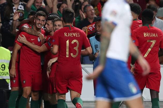 Sport Bilder des Tages September 10, 2018 - Lisbon, Portugal - Portugal s forward Andre Silva celebrates with teammates after scoring during the UEFA Nations League A group 3 football match Portugal vs Italy at the Luz stadium in Lisbon, Portugal on September 10, 2018. Portugal v Italy - UEFA Nations League A  - ZUMAn230 20180910_zaa_n230_203 Copyright: xPedroxFiuzax