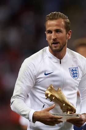 September 8, 2018 - London, England, United Kingdom - Harry Kane of England receives the golden boot of the 2018 FIFA World Cup WM Weltmeisterschaft Fussball of Russia before the UEFA Nations League football match between England and Spain at Wembley Stadium in London on September 8, 2018. England v Spain - UEFA Nations League A  - ZUMAn230 20180908_zaa_n230_940 Copyright: xJosexBretonx