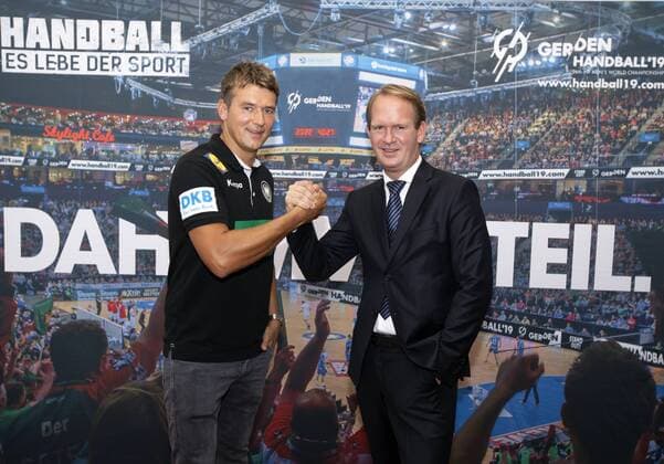 Pressekonferenz Handball WM 2019 und Olympiamuseum Koeln Datum: 11.09.2018 Links: Bundestrainer Christian Prokop Rechts: Arena-Chef Stefan Löcher