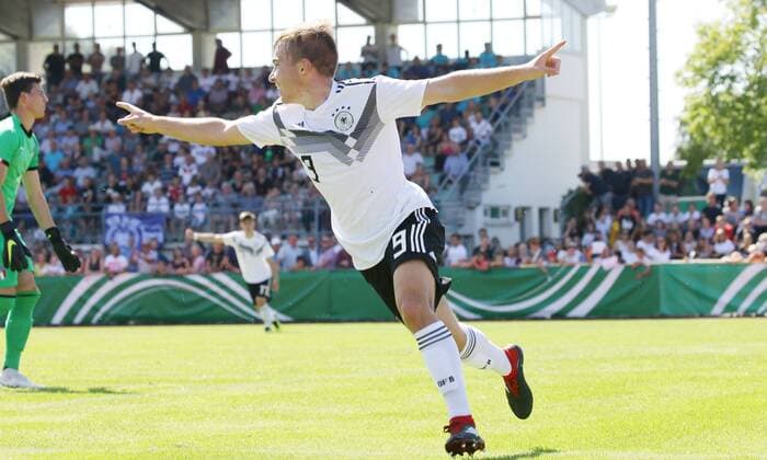 BAU Fußball Länderspiel U 17 Deutschland vs. Italien , Jubel Lars Kehl ( GER ) nach seinem Tor zum 1 : 0 DFB regulations prohibit any use of photographs as image sequences and or quasi-video.