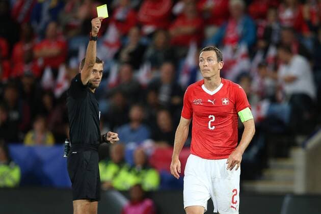 Fu?ball, Testspiel, England - Schweiz England v Switzerland International Friendly L?nderspiel Stephan Lichtsteiner of Switzerland gets a yellow card from Referee Clement Turpin (FRA) during the International Friendly match at the King Power Stadium, Leicester Content Not Available For UK Newspapers Copyright: xPaulxChestertonx FIL-12259-0040