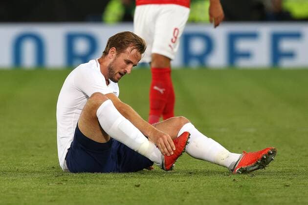 Fu?ball, Testspiel, England - Schweiz England v Switzerland International Friendly L?nderspiel Harry Kane of England feels the effect of a tackle during the International Friendly match at the King Power Stadium, Leicester Content Not Available For UK Newspapers Copyright: xPaulxChestertonx FIL-12259-0086