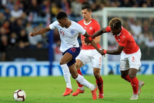 FuÃŸball, Testspiel, England - Schweiz 11th September 2018, King Power Stadium, Leicester, England; International Football Friendly, England versus Switzerland; Marcus Rashford of England competes for the ball with Francois Moubandje of Switzerland  ActionPlus12061821 ShaunxBrooks